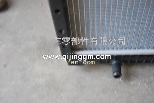 康明斯配件 東風(fēng)康明斯發(fā)動(dòng)機(jī)配件 東風(fēng)車(chē)發(fā)動(dòng)機(jī)配件 東風(fēng)天龍雷諾340馬力散熱器 1301010-T13L0-01A