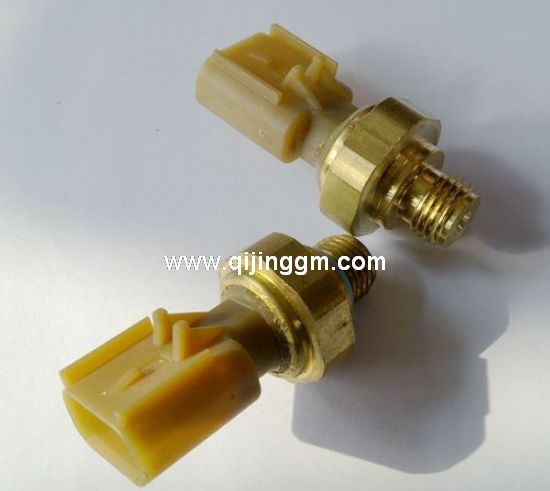 4921493 康明斯發(fā)動(dòng)機(jī)壓力傳感器 東風(fēng)水泥攪拌車配件 東風(fēng)車發(fā)動(dòng)機(jī)配件